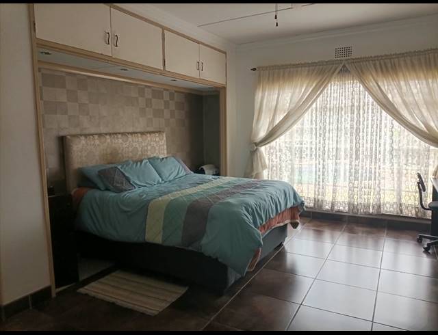 4 BEDROOM HOUSE FOR SALE IN NORKEM PARK